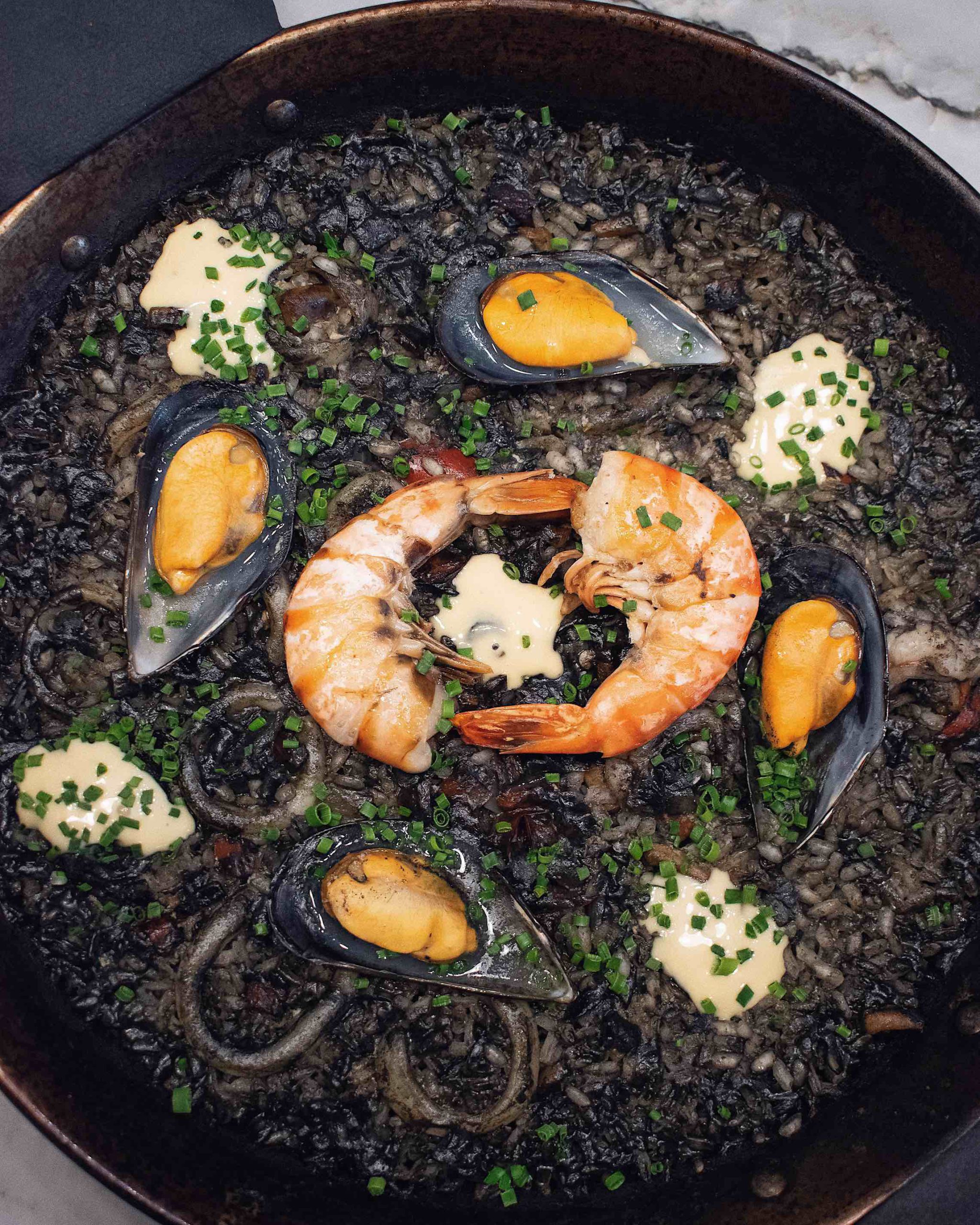 Paella de Arroz Negro