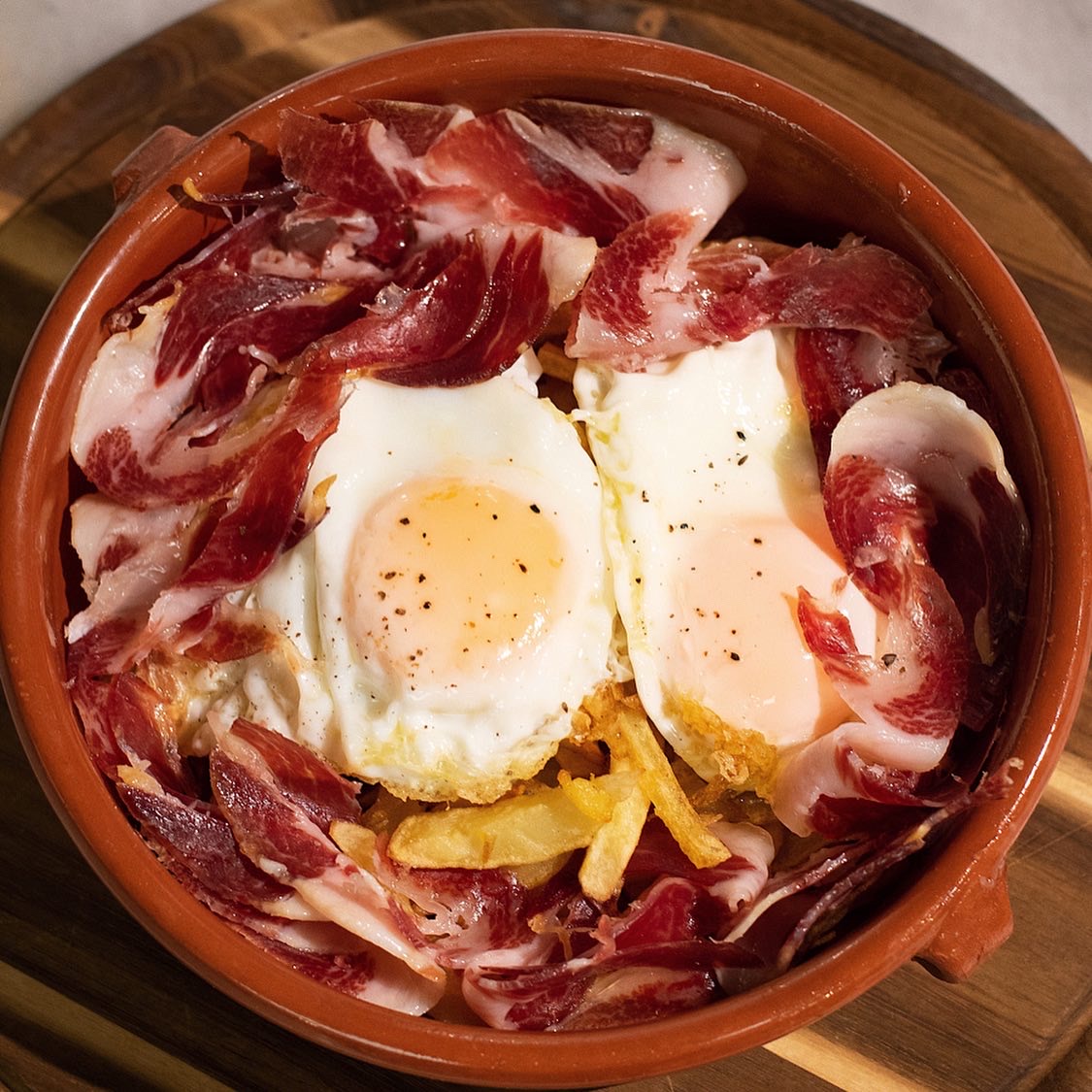 Huevos Rotos con Jamón Ibérico