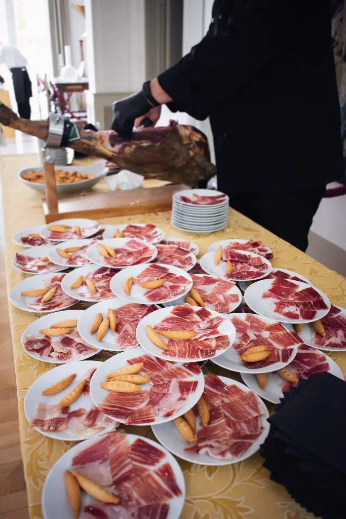 catering-berlin-scaled-683x1024-1.webp